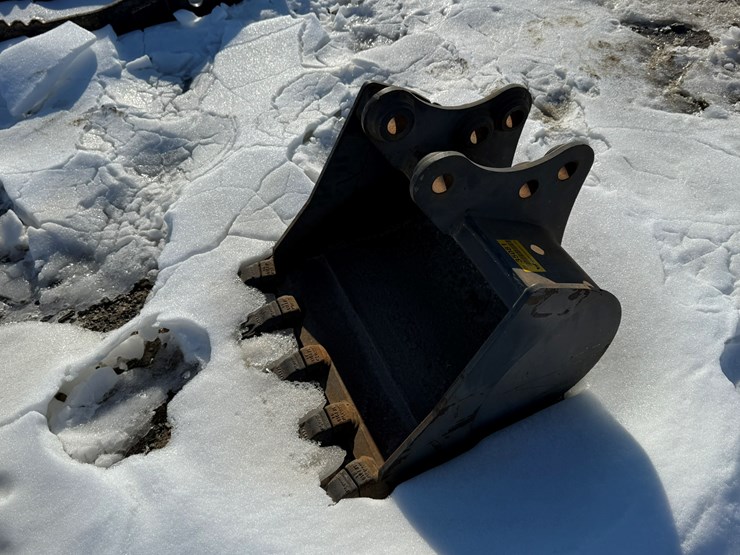 #69-•-case-cnh27-bucket-inv#-35081-image-1