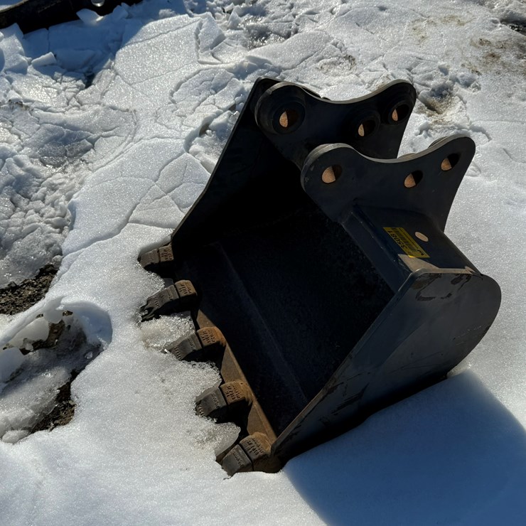 #69 • Case CNH27 Bucket Inv# 35081