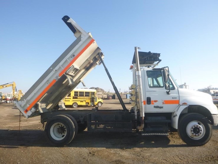 2005-international-durastar-4400-image-9