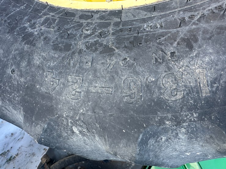 2014-john-deere-6105m-image-7