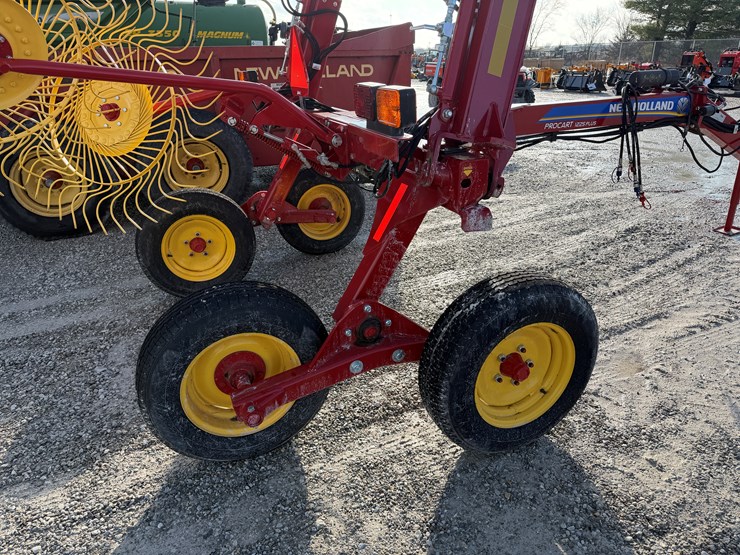 2025-new-holland-1225-image-8