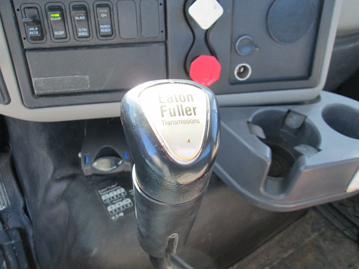 2013-international-8600-image-35