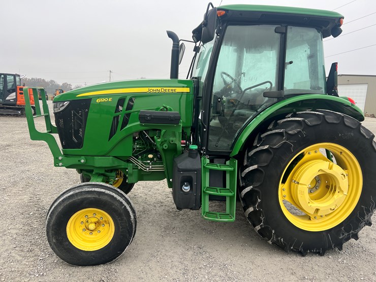 2015-john-deere-6120e-image-4