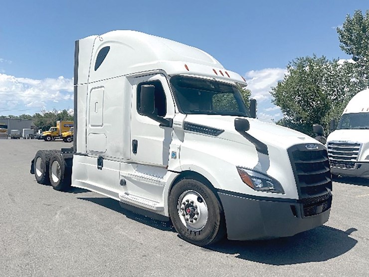 2020-freightliner-cascadia-126-image-1
