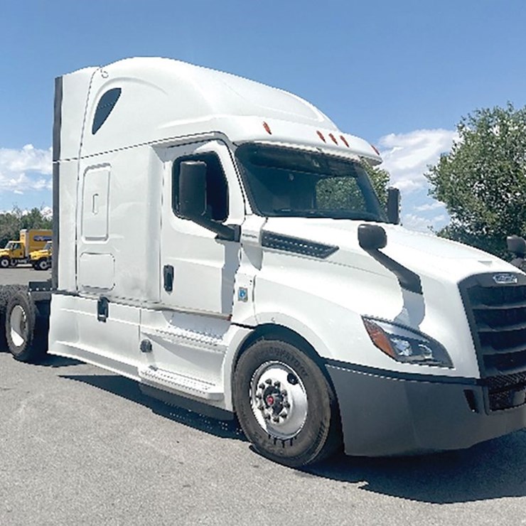 2020 FREIGHTLINER CASCADIA 126