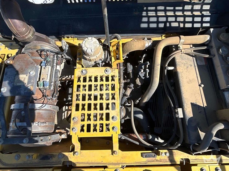 2015-komatsu-pc210-image-8