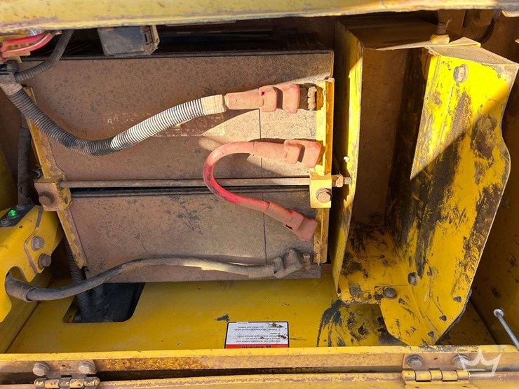 2016-komatsu-pc360lc-11-hydraulic-excavator-image-9