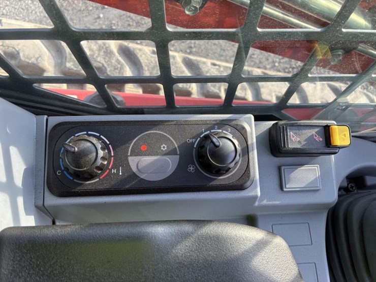 2024-kubota-svl75-3-image-12