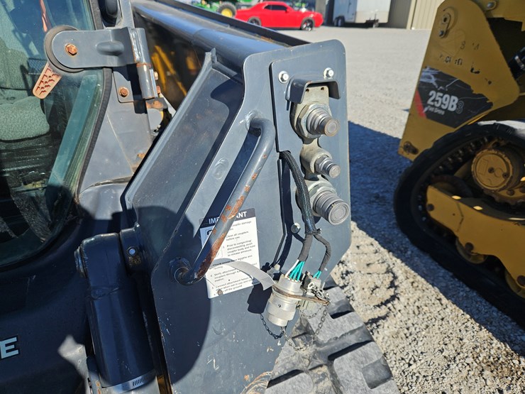 2021-deere-325g-image-6