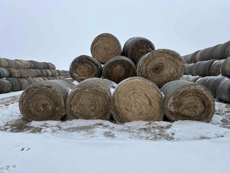 2025-john-deere-561m-image-5