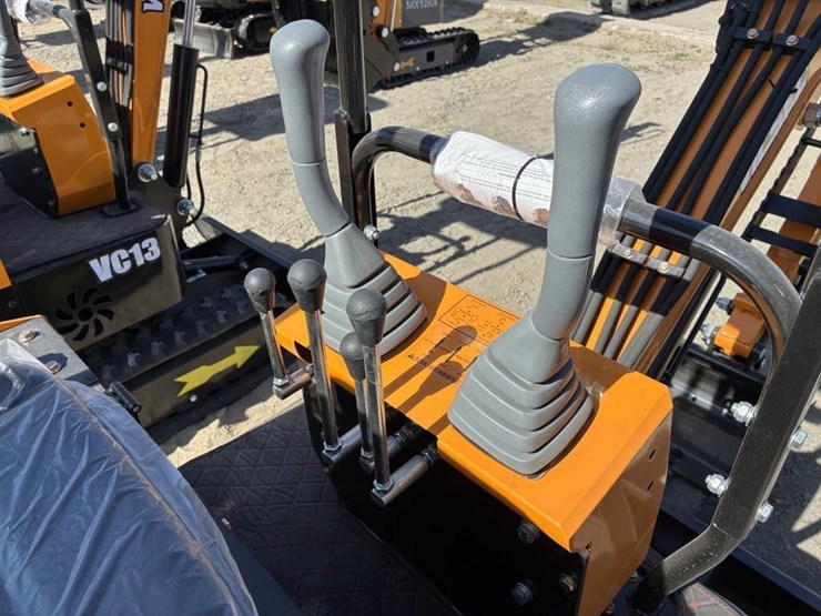 2025-vicsec-vc13-hydraulic-excavator-image-16