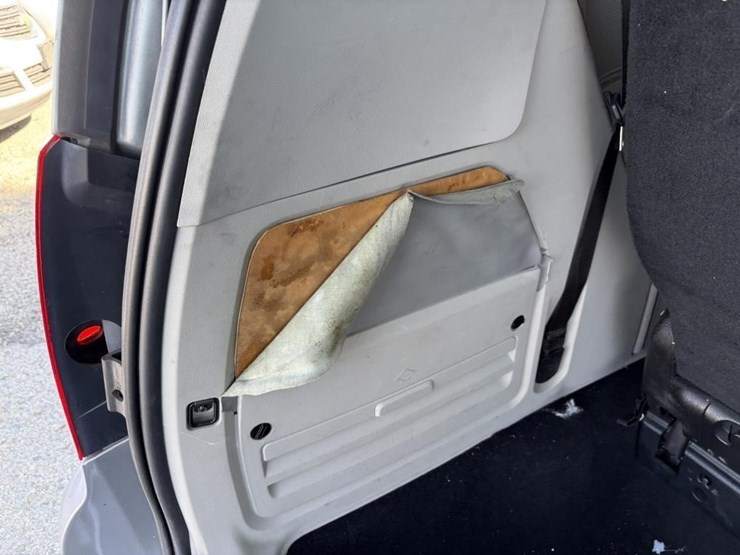 2014-dodge-grand-caravan-image-26