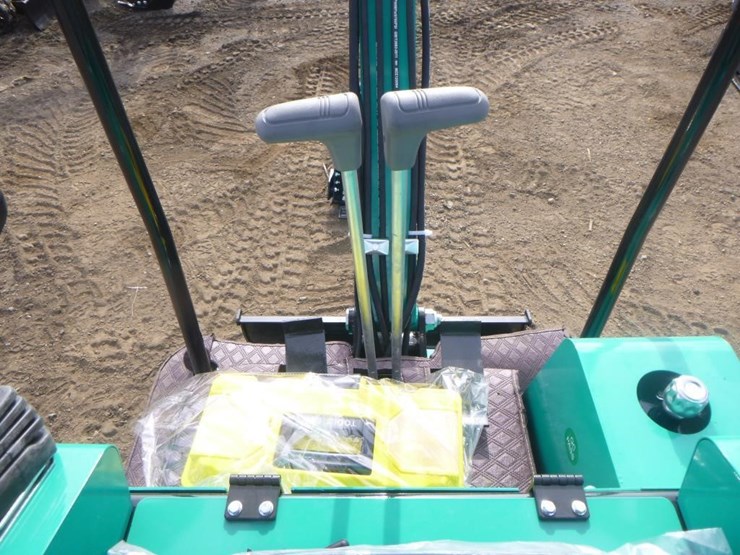 2025-agt-h15r-hydraulic-excavator-image-21