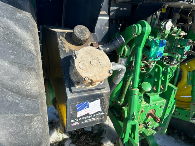 2014-john-deere-6105m-image-19