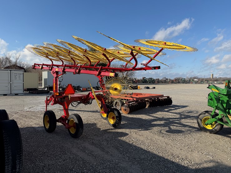 2025-new-holland-1225-image-4