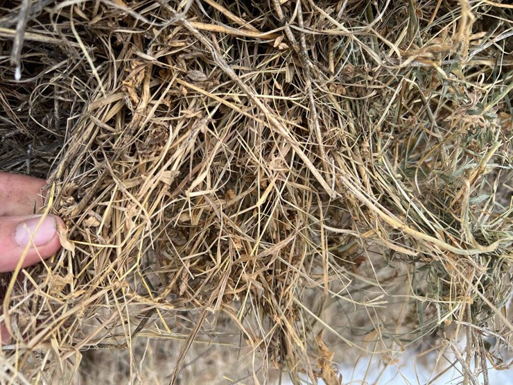 2025-john-deere-561m-image-9