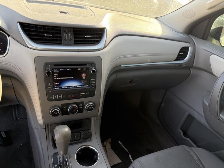 2017-chevrolet-traverse-image-14