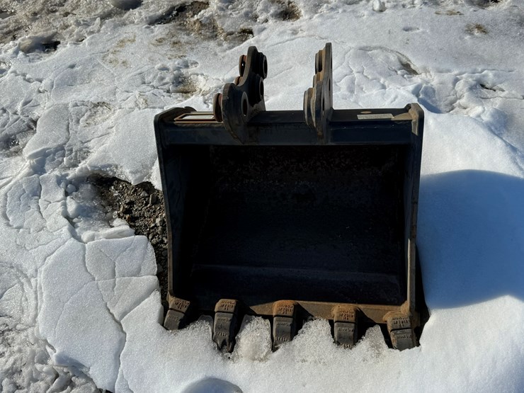 #69-•-case-cnh27-bucket-inv#-35081-image-9