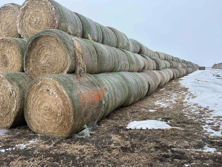 2025-john-deere-561m-image-12