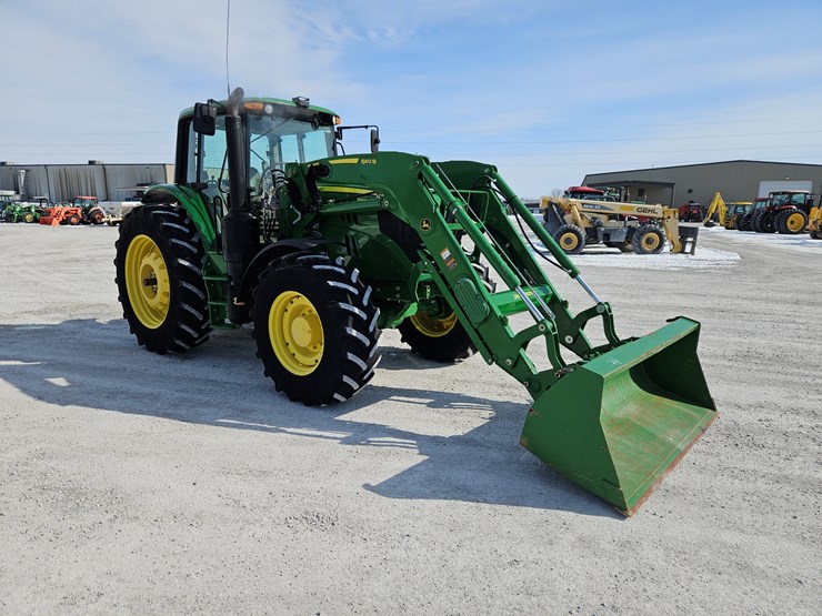 2020-john-deere-6145m-image-25