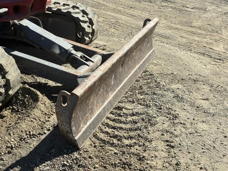 2016-takeuchi-tb240-image-13