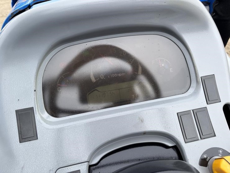 2017-new-holland-workmaster-40-image-32