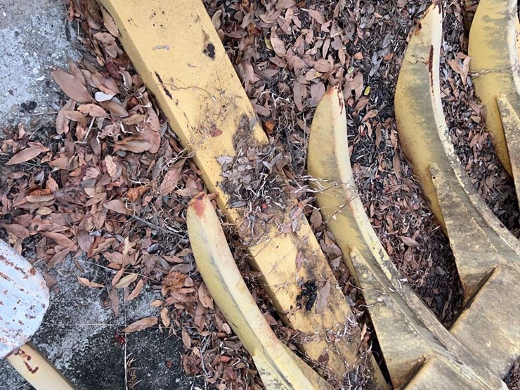 96”-wide-pallet-forks-image-8