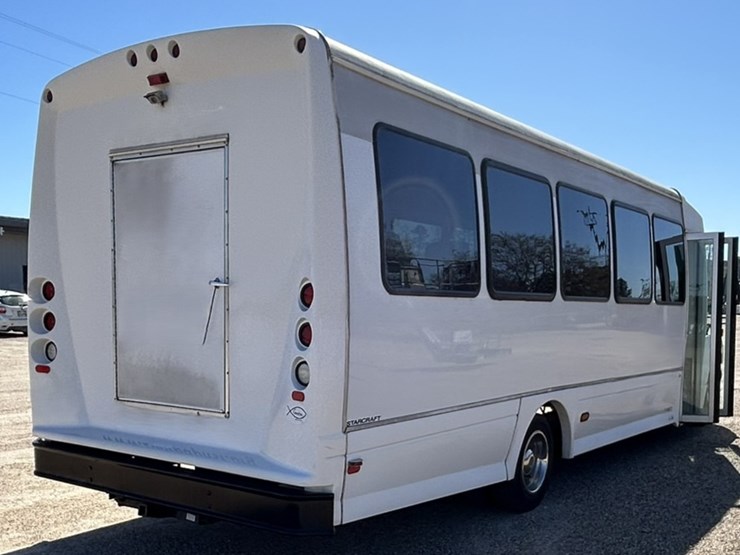 #38033-•-2006-chevrolet-32-passenger-starcraft-bus-image-6