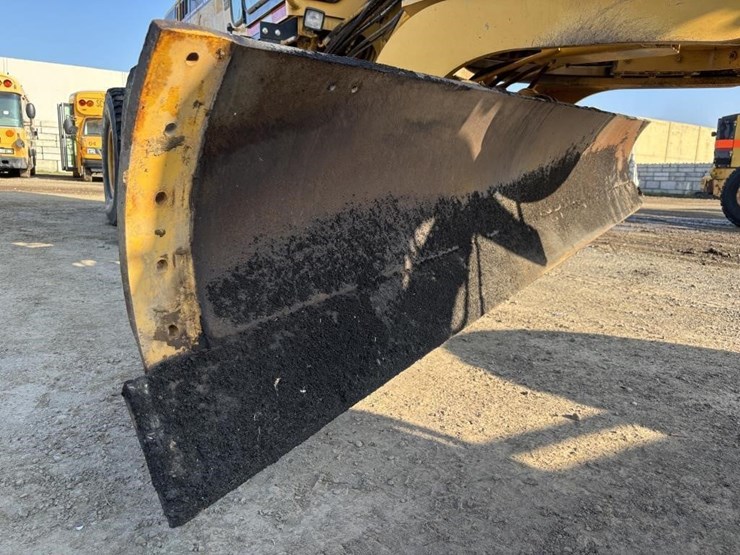 2005-caterpillar-143h-image-14