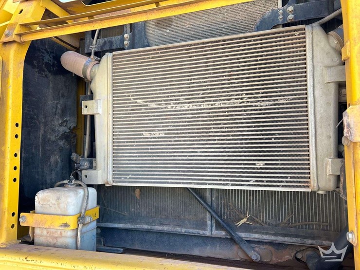 2016-komatsu-pc360lc-11-hydraulic-excavator-image-8