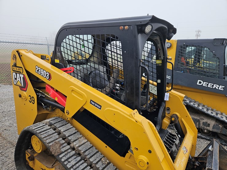 2020-caterpillar-239d3-image-13