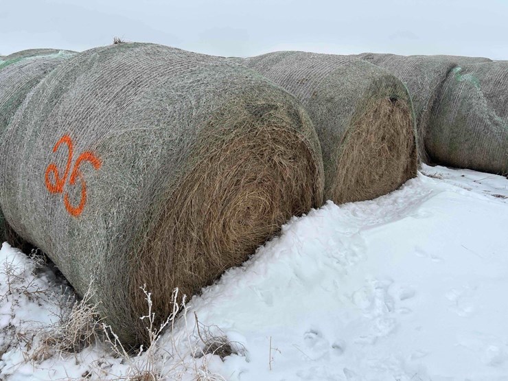 2024-john-deere-561m-image-4