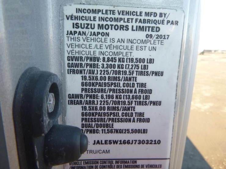 2018-isuzu-nqr-image-25