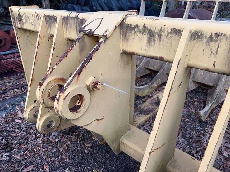 96”-wide-pallet-forks-image-4