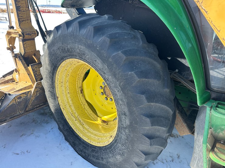 2014-john-deere-6105m-image-10