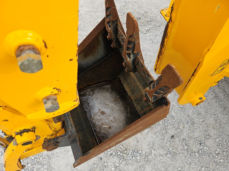 2018-jcb-3cx-compact-image-19