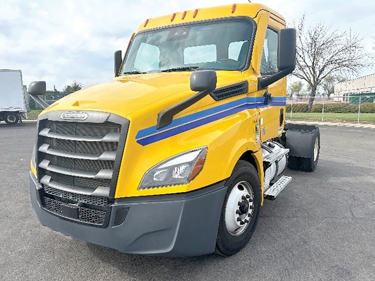2022-freightliner-cascadia-126-image-1