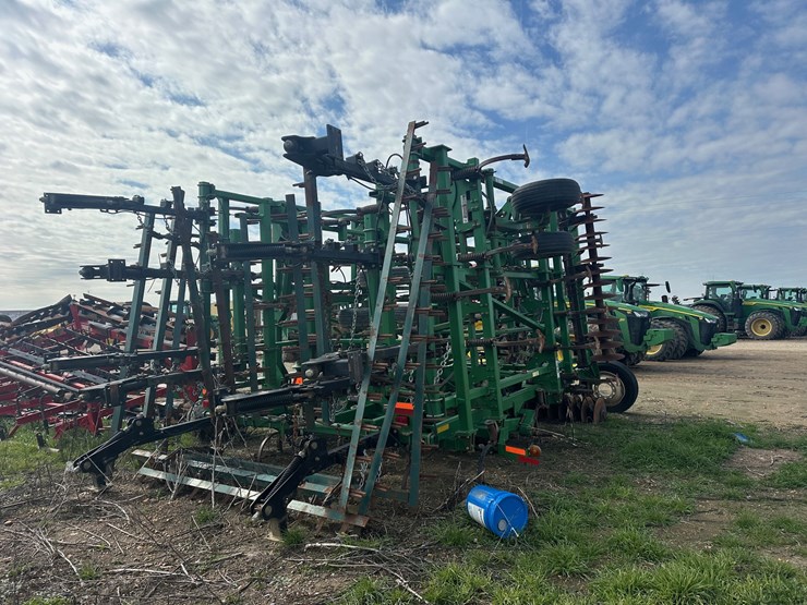 john-deere-2310-image-3