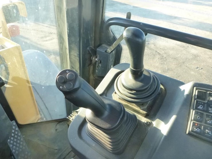 2005-deere-624j-image-12