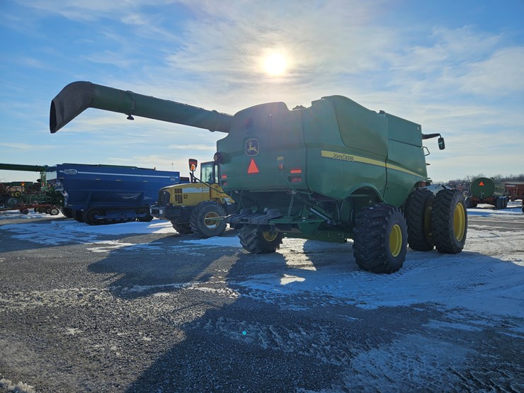 2012-john-deere-s670-image-19