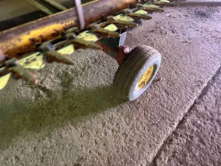 2011-new-holland-92c-image-34