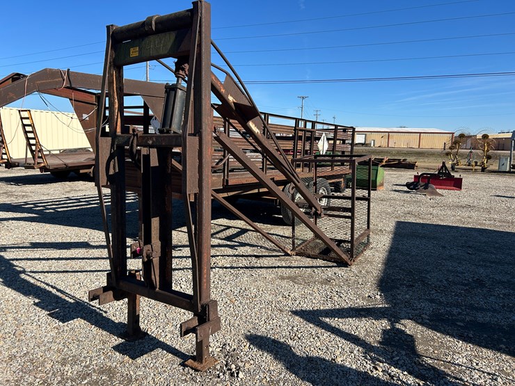 #38037-•-3pt-boom-lift-w/personnel-basket-image-1