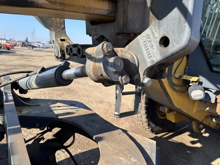 2008-deere-772d-image-12