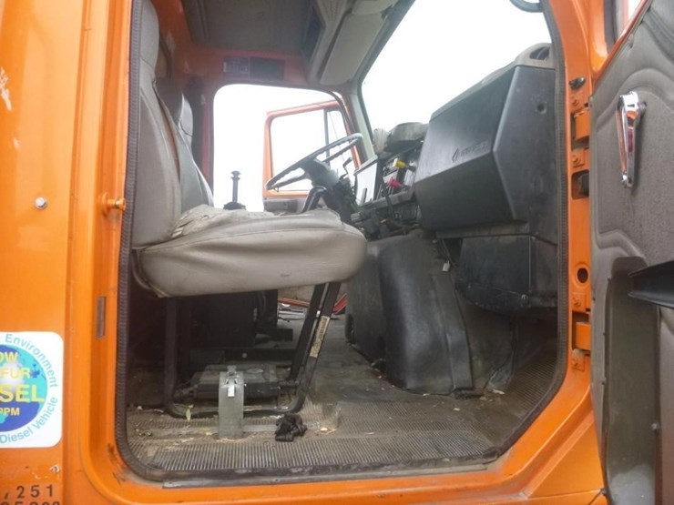 2001-international-2574-image-9