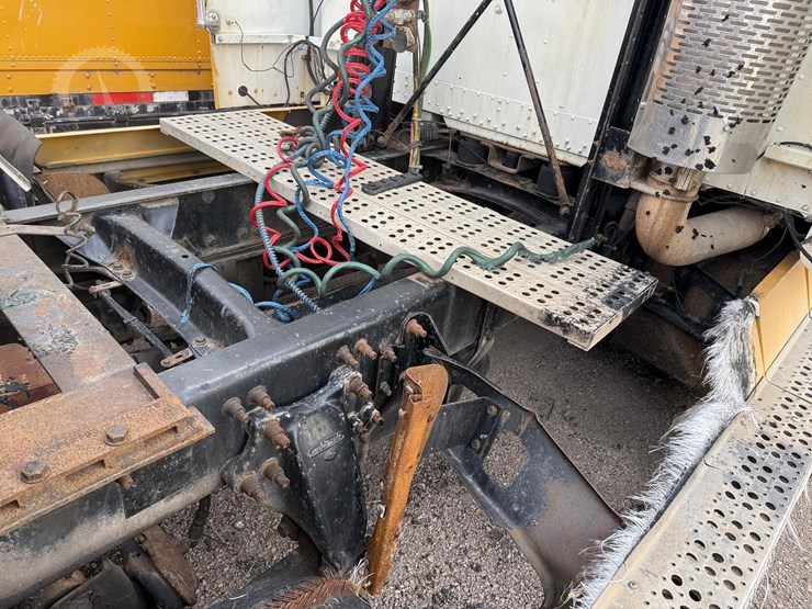 1988-freightliner-flc120-image-9