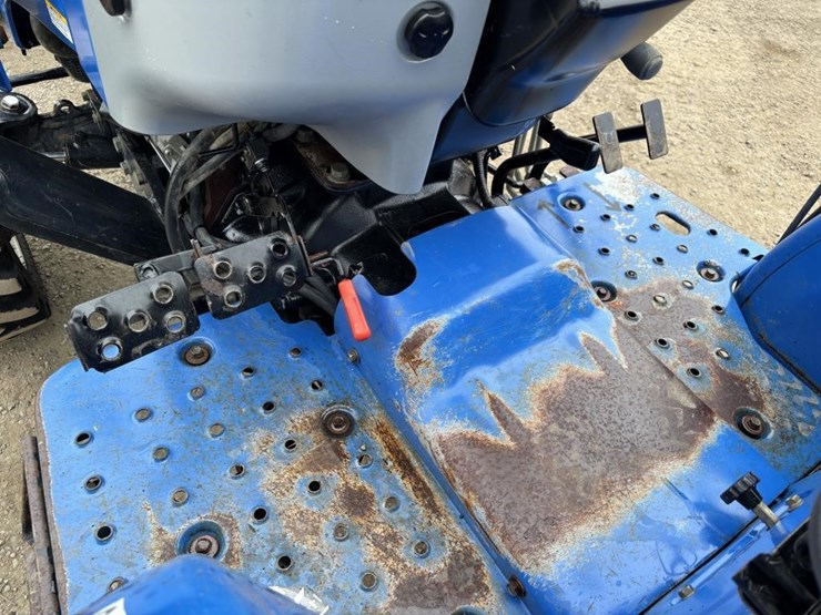 2017-new-holland-workmaster-40-image-40