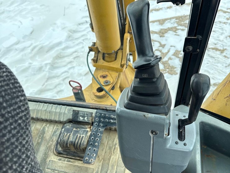 caterpillar-430d-image-27