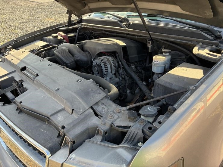 2008-chevrolet-tahoe-image-24