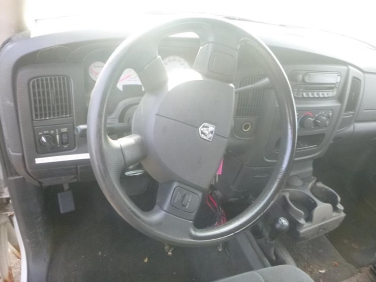 2005-dodge-1500-image-9