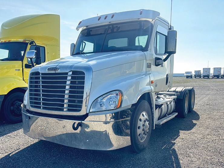 2016-freightliner-cascadia-125-image-1